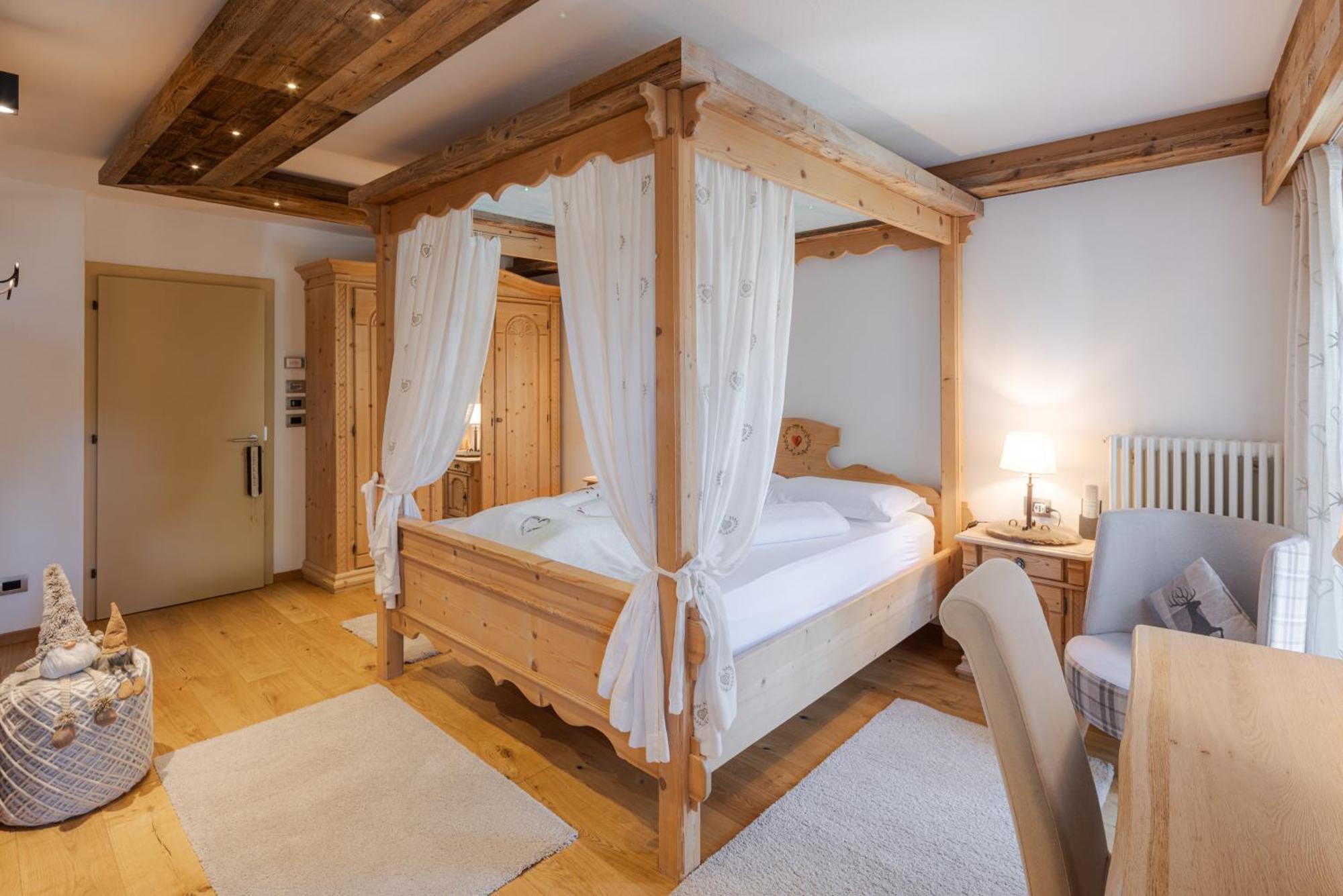 Hotel Garni Laurino Cavalese Ngoại thất bức ảnh