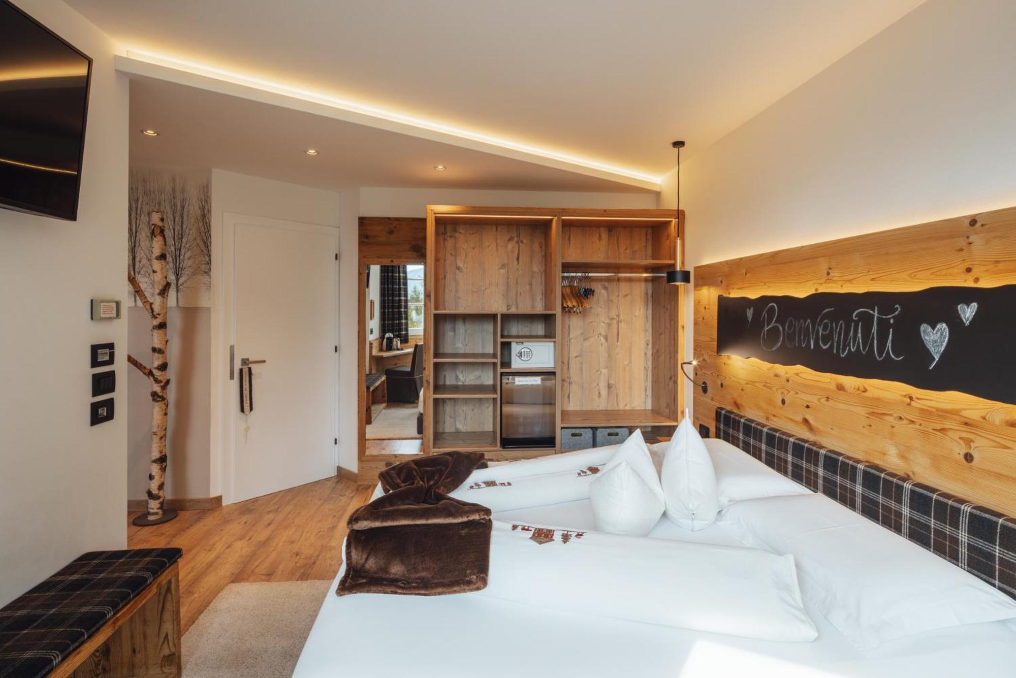 Hotel Garni Laurino Cavalese Ngoại thất bức ảnh