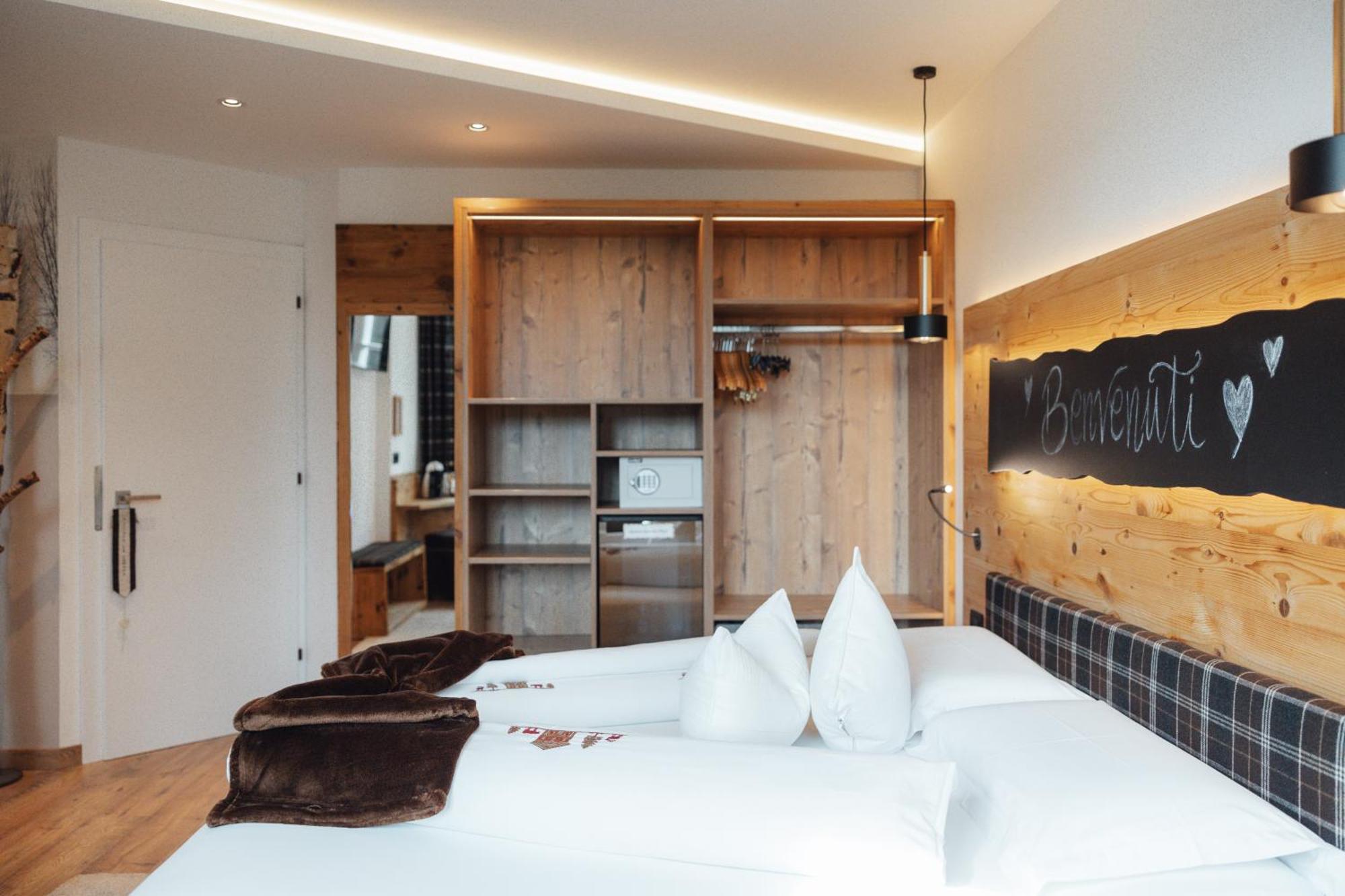 Hotel Garni Laurino Cavalese Ngoại thất bức ảnh